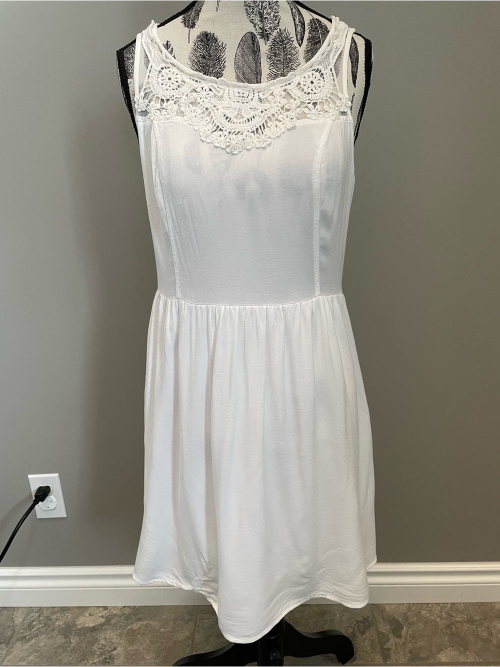 GARAGE - Sleeveless White Crochet Yoke Dress